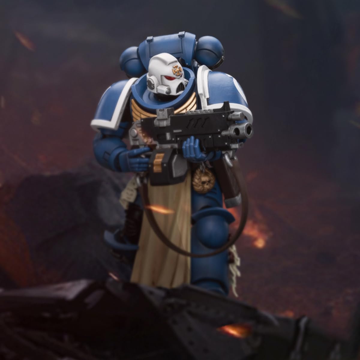 JOYTOY Warhammer 40,000 1/18 Action Figure Ultramarines Sternguard Veteran with Bolt Rifle Collection Model 15Age+ Birthday Gifts