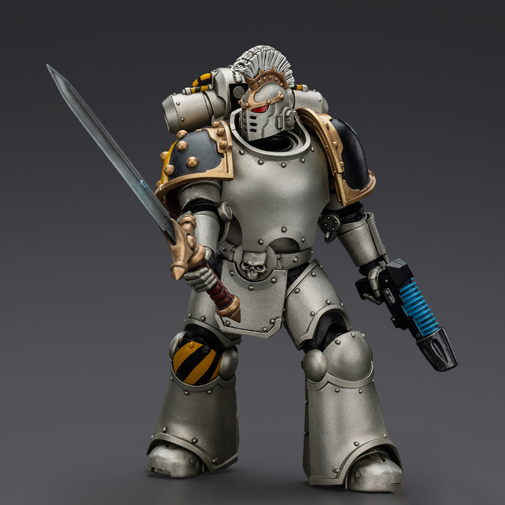 JOYTOY Warhammer 40,000 The Horus Heresy 1/18 Action Figure-Iron Warriors Command Squad Chosen with Legion Standard Collection Model Birthday Gift